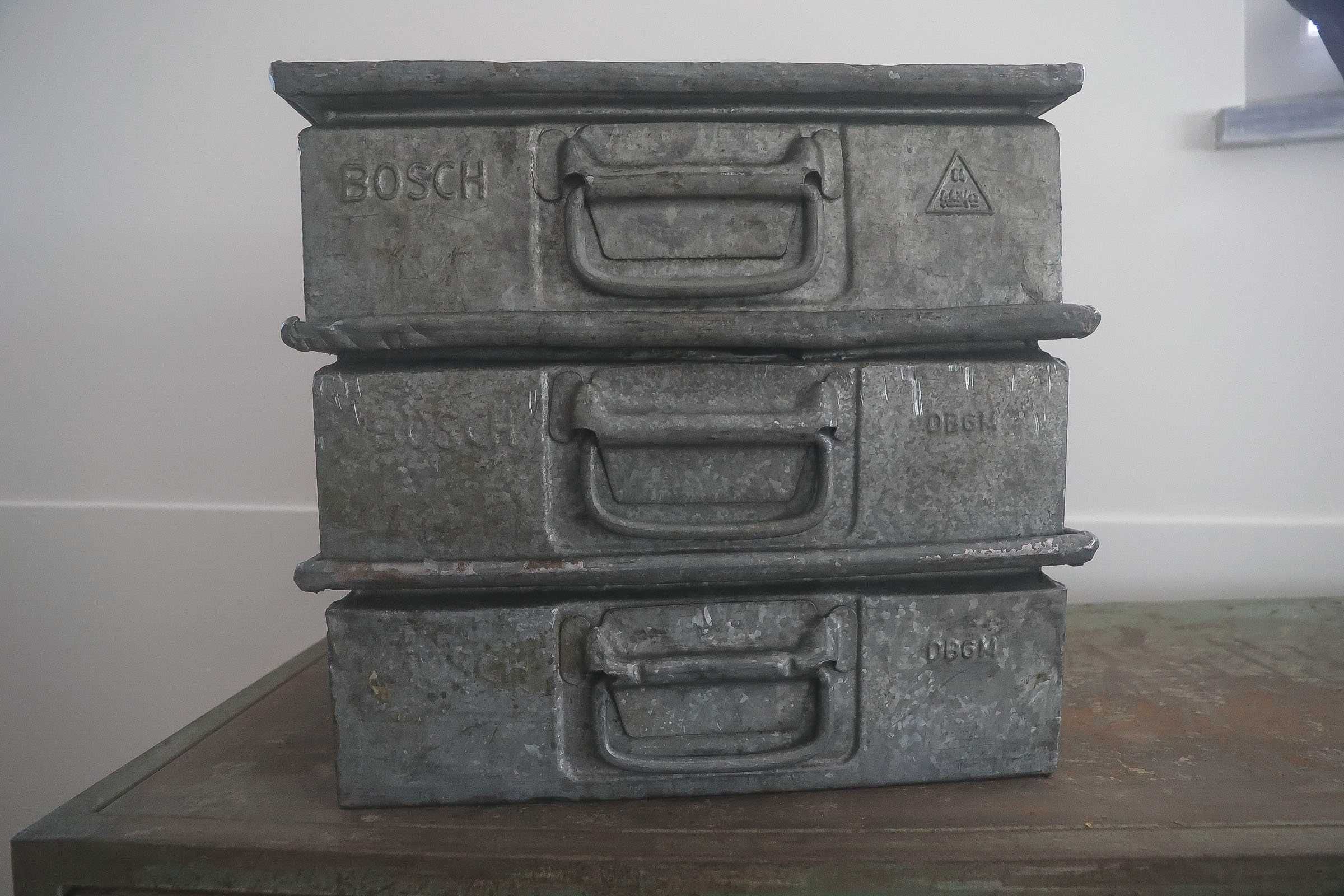 Caixas de empilhamento industriais vintage da Bosch