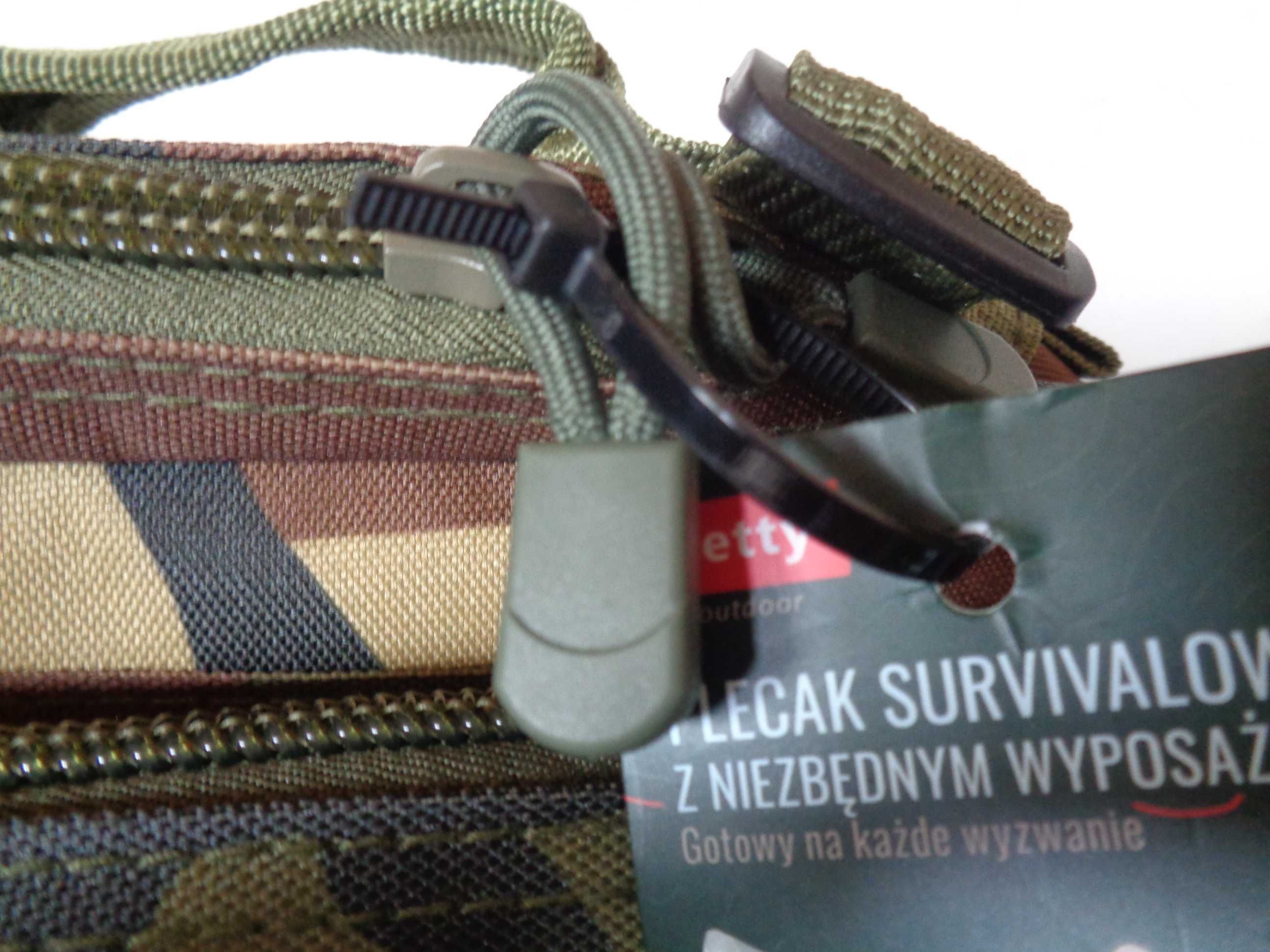 Plecak survivalowy z pełnym ekwipunkiem.