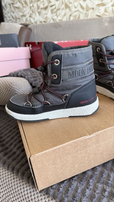 Продам чоботи Moon boot