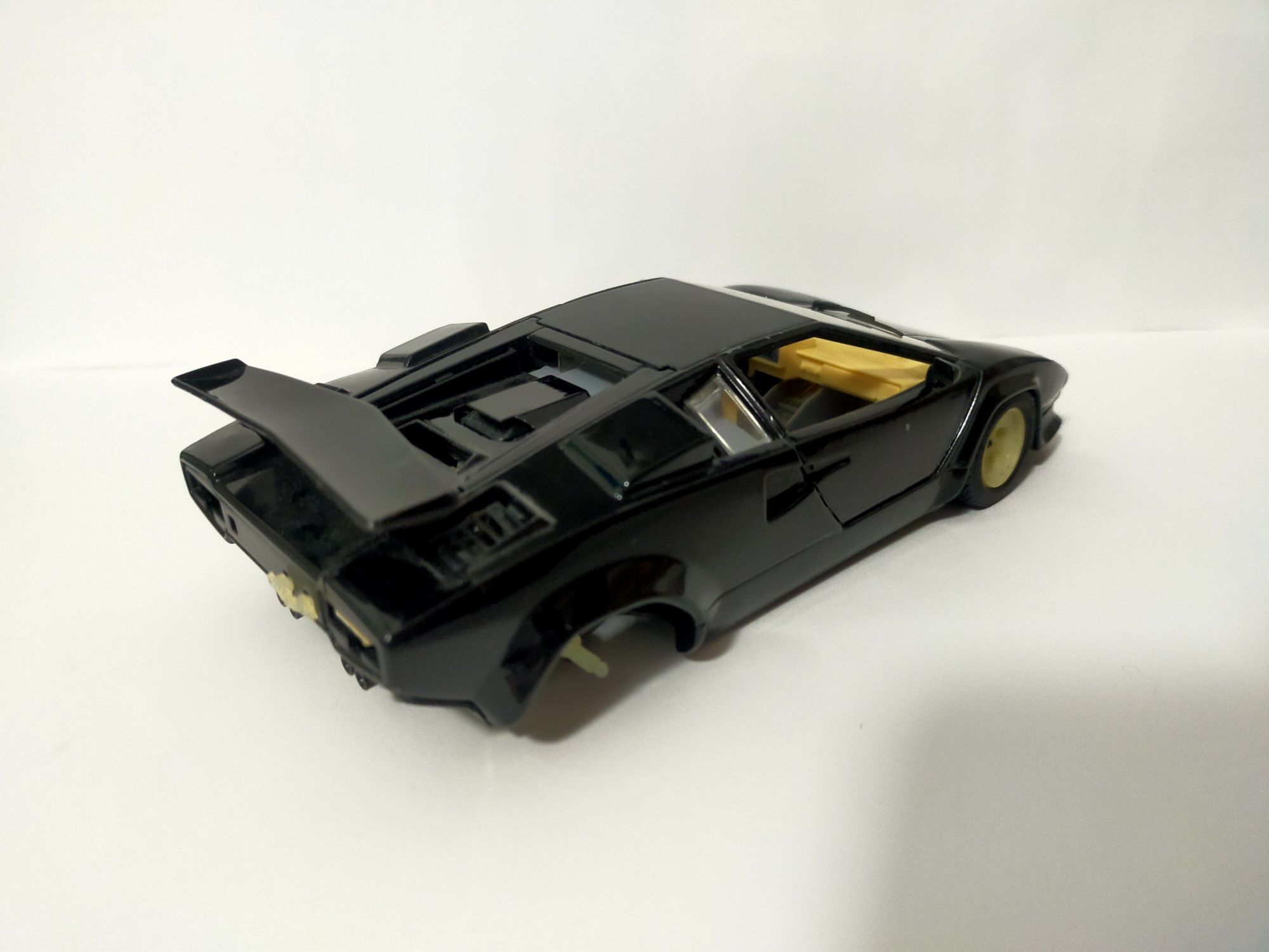 Bburago Burago Lamborghini Countach 1:24