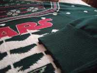 Гарний новорічний светр на тематику Star Wars.