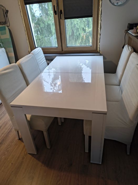 Stół rozkładany z 6 krzesłami