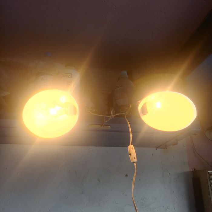 Продам подвесную лампу с держателем.