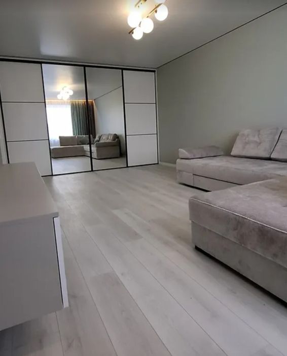 Продаж 2к квартири 71 кв. м на вул. Курбаса Леся