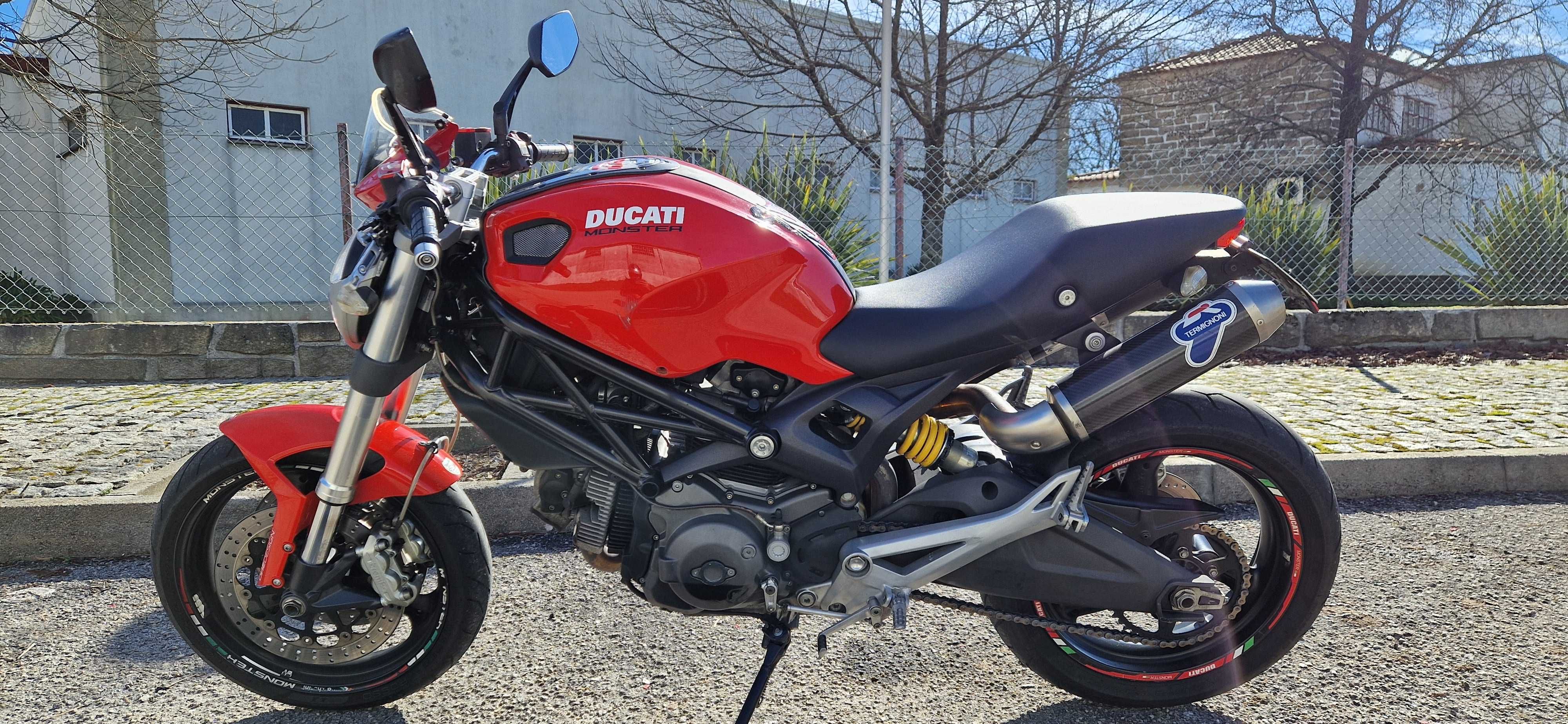 Ducati Monster 696