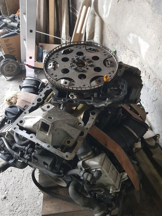 BMW 750 i F 01 silnik