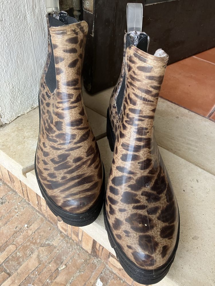 Botas tigresas para a chuva