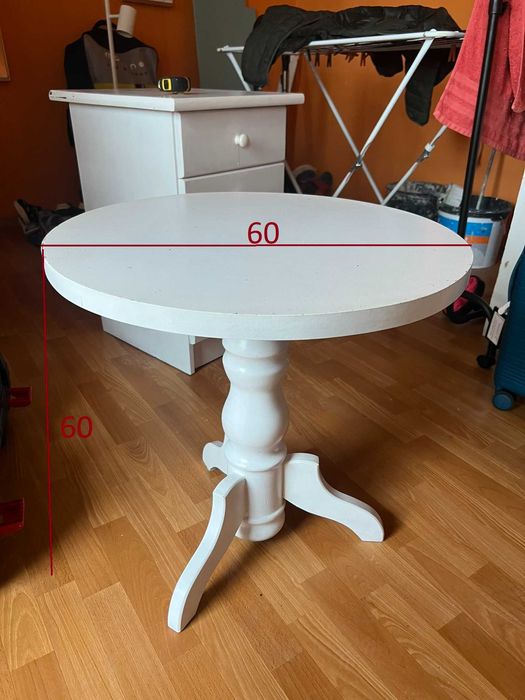 Zestaw białych drewnianych mebli łóżko szafa komody regał stolik