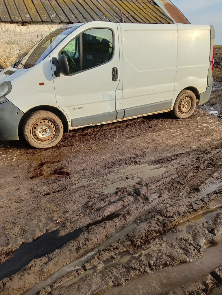 Sprzedam szybę przednią opel Vivaro