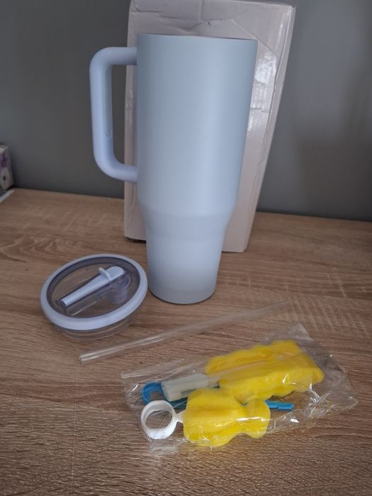 Kubek ze składaną słomką Uchwyt Podróżny Zimne Gorące napoje 1100ml