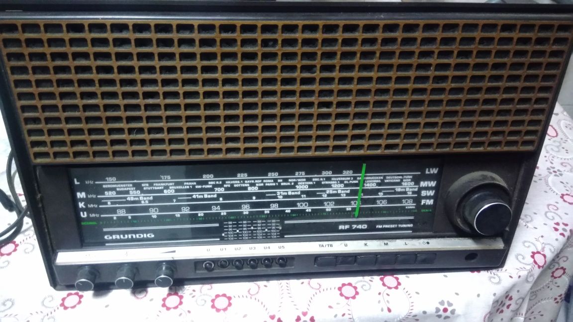 Radio antigo grundig