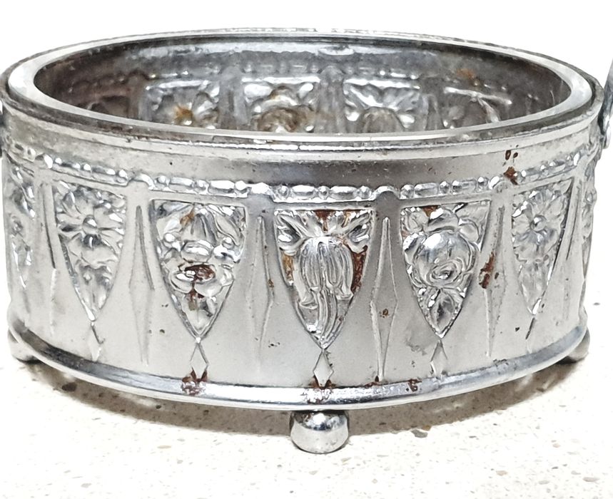 Pequenas antigas cestas prateada / niquelada com vidro inserido