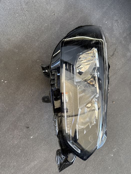 Farol dianteiro direito led  peugeot 2008 fase 2