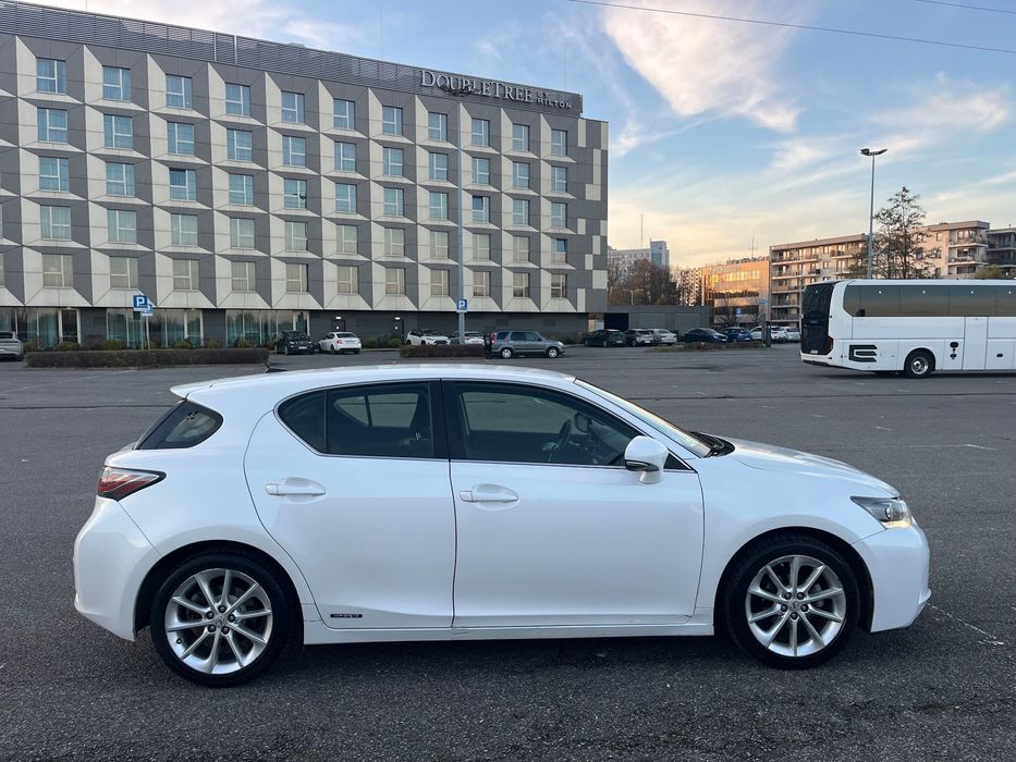 Lexus CT Lexus CT200h • FV 23% • 289 tys km • Bez wypadku • Serwisowany