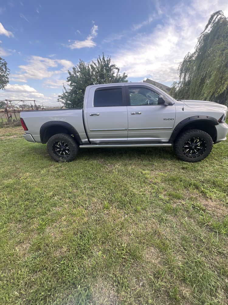 Dodge RAM 1500 4x4 pickup 2015r