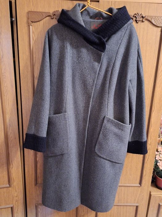 Продам пальто 52 разм