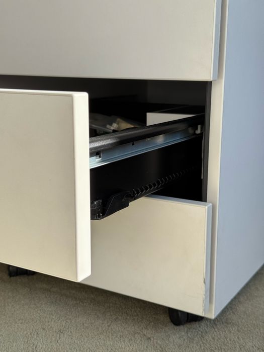 Pomocnik, Kontenerek biurowy