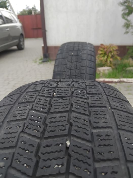 Комплетк зимнец резины  с дисками 205 60 R16 Toyota avensis