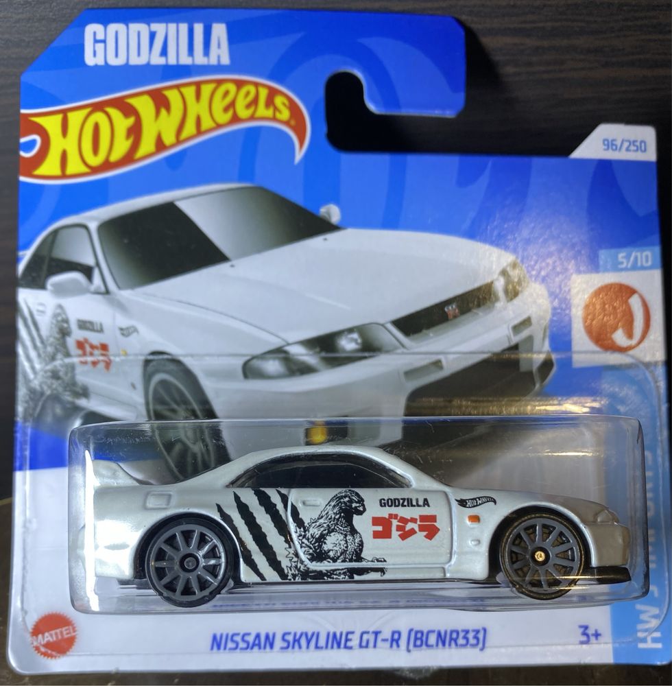 Базовая машинка Hot Wheels Nissan Skyline GT-R33