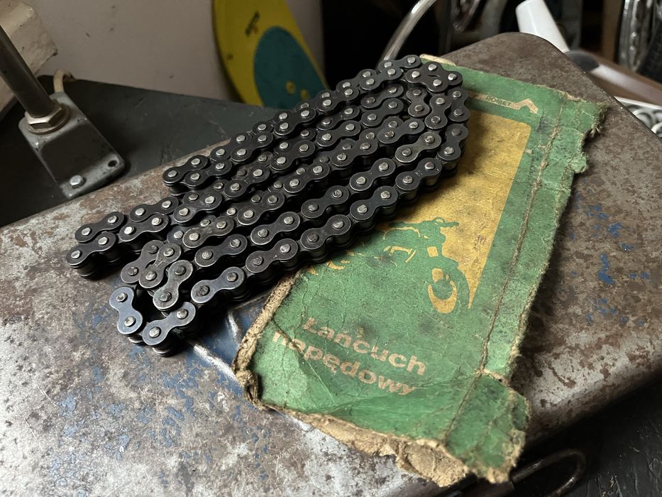 Romet Motorynka Kadet Komar Pegaz oryginalny lancuch ZMD 111 ogniw