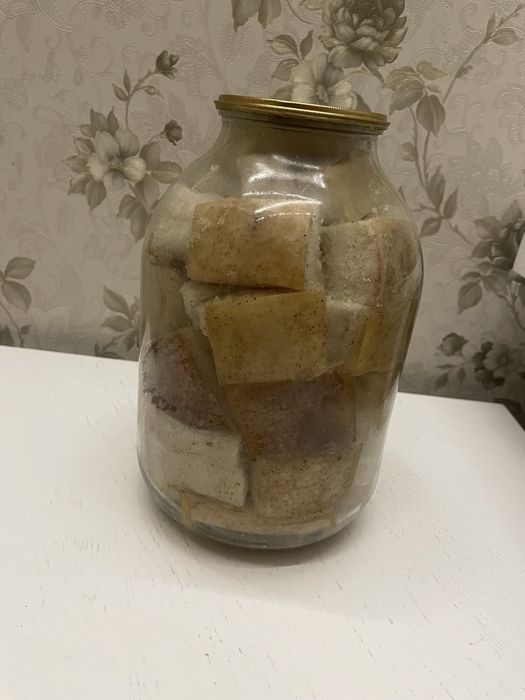 Продам сало в банках