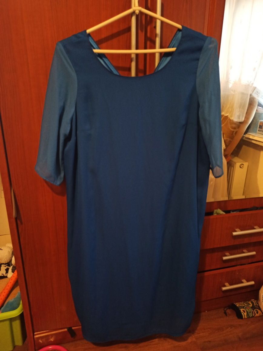 Niebieska sukienka elegancka, wieczorowa