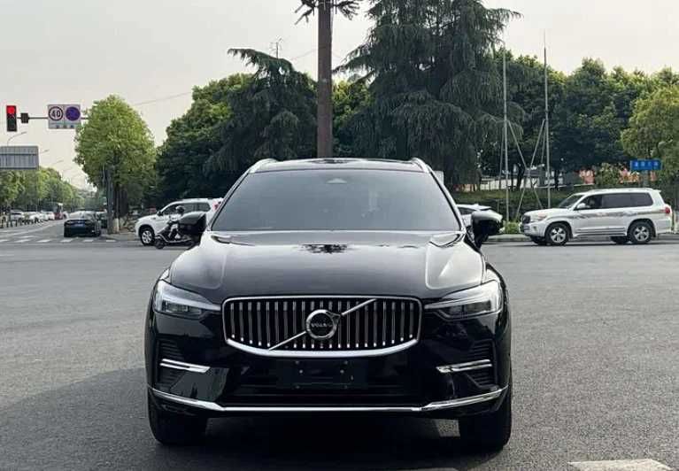 Volvo XC60 2022 року