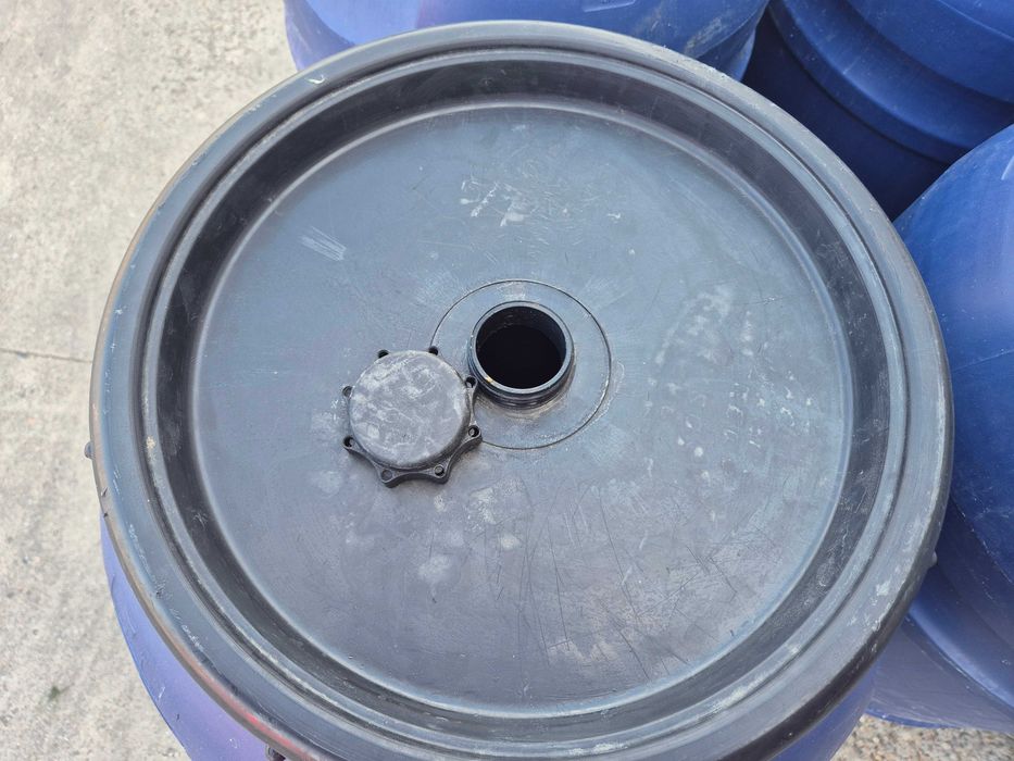Beczki plastikowe 220L