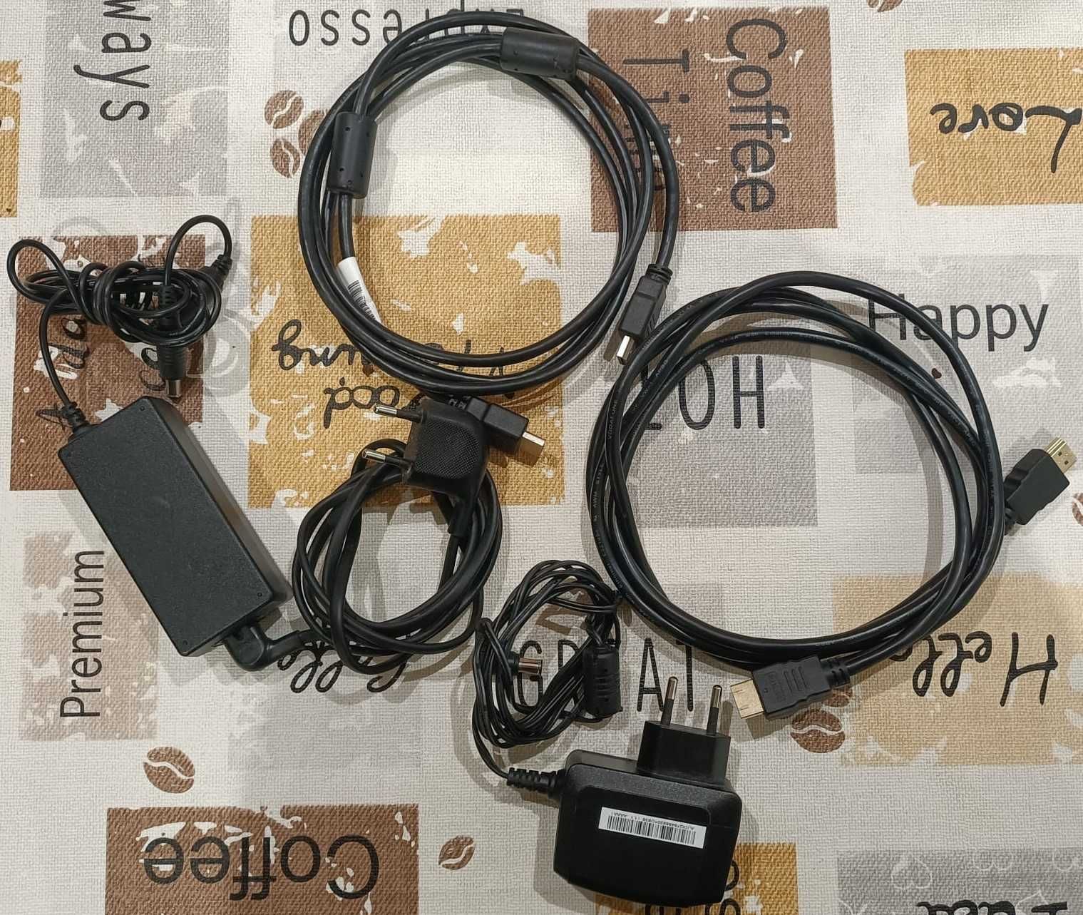 Vendo 2 monitores Samsung 21" sem suporte de pé