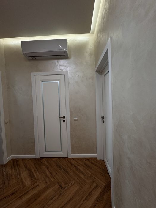 Продається сучасна, велика, нова 2-х кімнатга квартира.