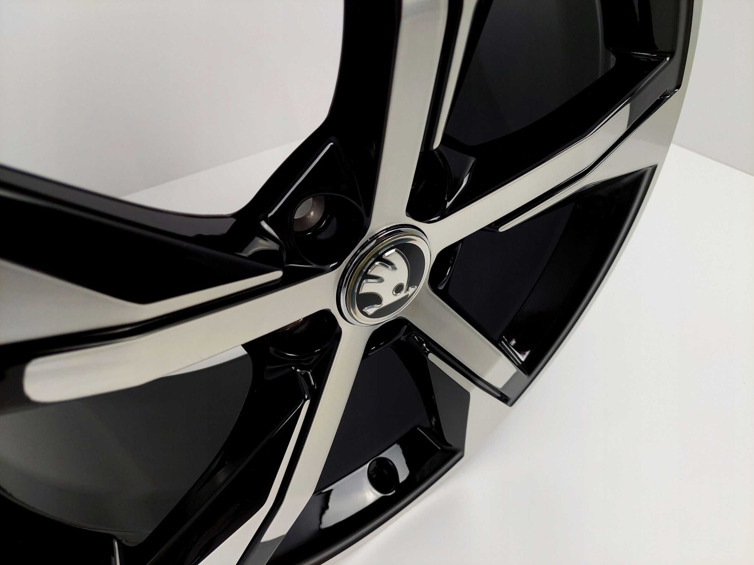 FABRYCZNIE NOWE Felgi Skoda 17" Fabia Octavia Rapid Scala