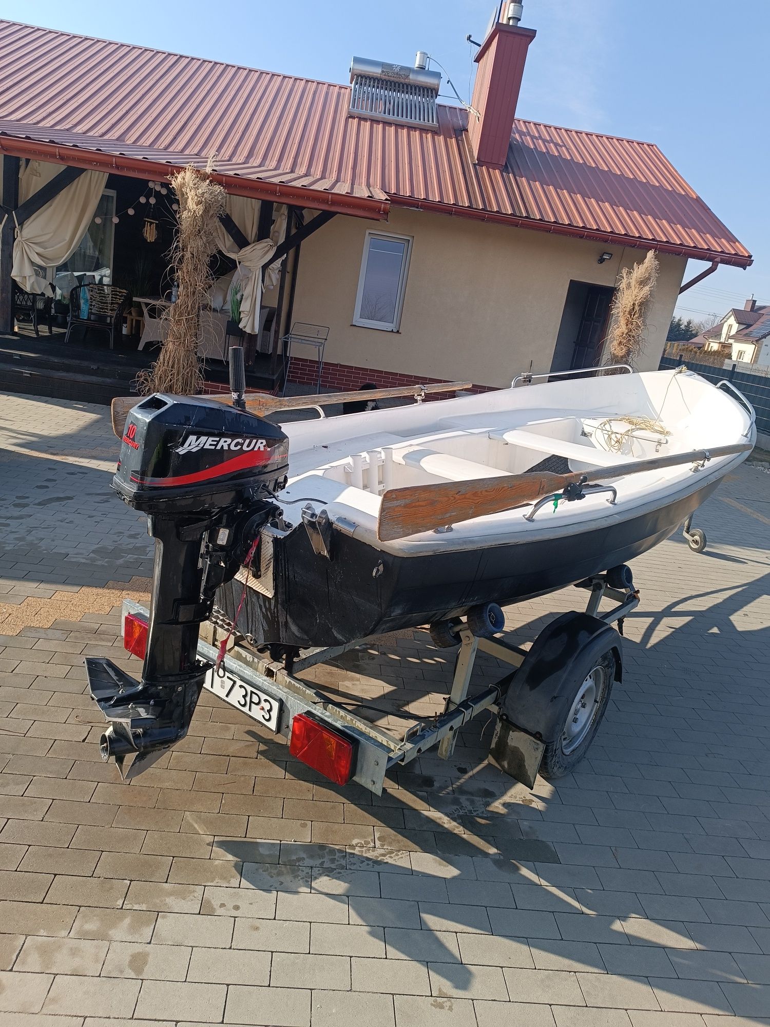 Łódka wiosłowo motorowa