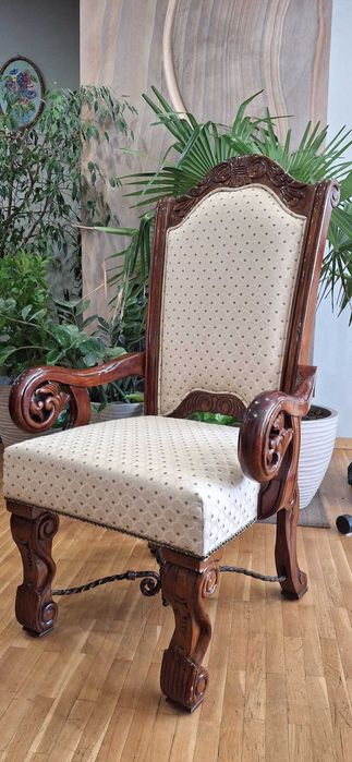 Stół do salonu z sześcioma krzesłami