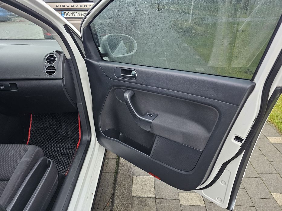 Volkswagen Golf Plus 2011 сімейний автомобіль на автоматичніц короб