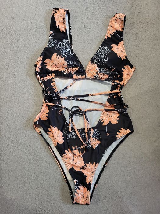 Strój kąpielowy jednoczęściowy czarny w kwiaty sexy gorsetowy