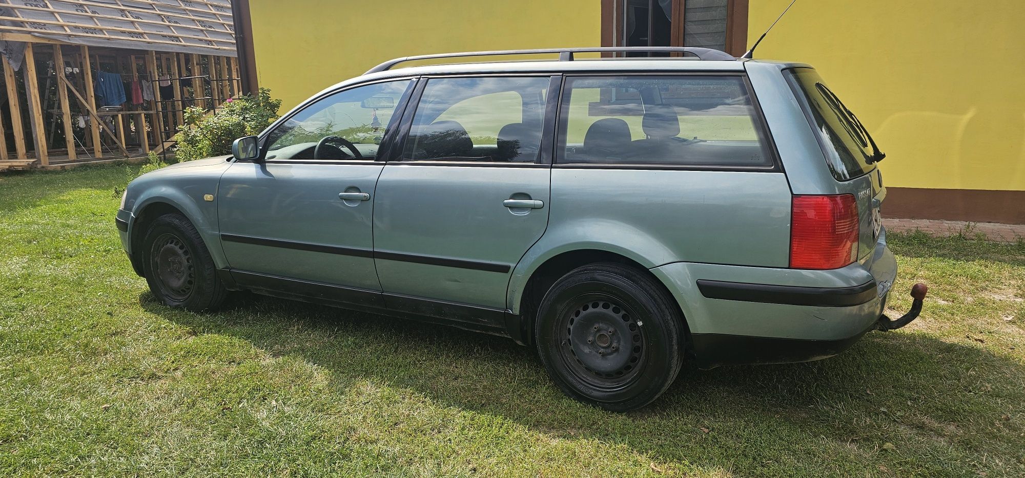 Volkswagen Passat 1.6i, 1999r. 257 tys km. Przebiegu.