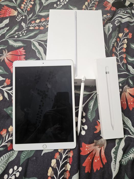 IPad Air 3 gen 64GB A2152  + Apple Pencil