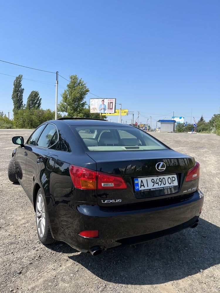 Lexus is 250 2006 awd