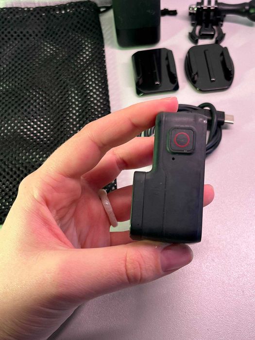 Екшн-камера GoPro Hero 7 Black із зарядною станцією.