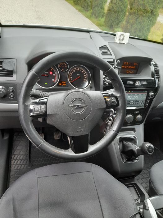 Opel  Zafira b 1.7 2010