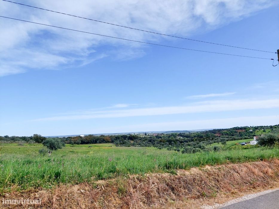 Terreno de 14.020m2 com Ruína Inserida