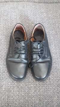 Sapatos de homem n.  40