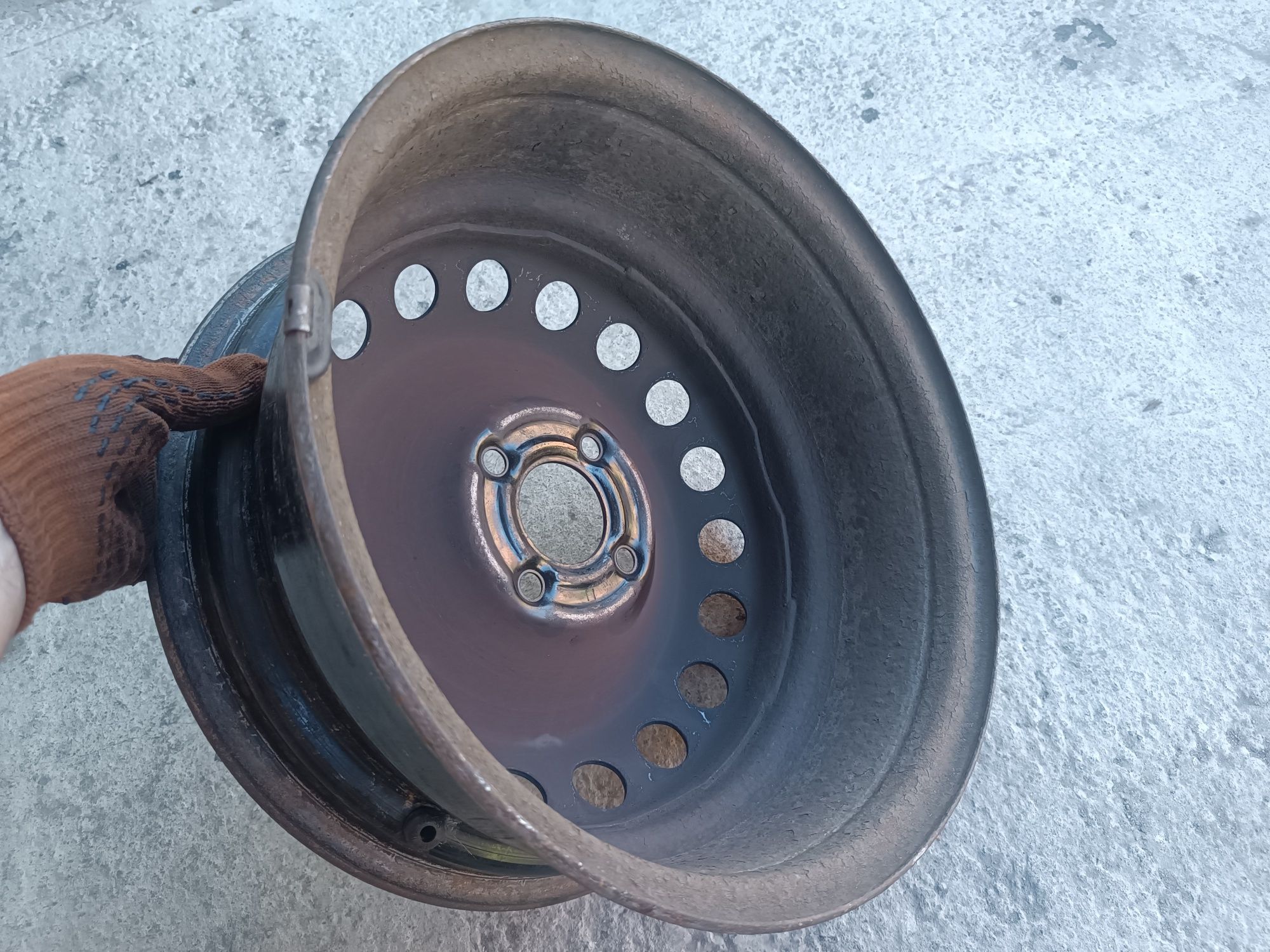 Металевий диск 4 100 R15 RENAULT