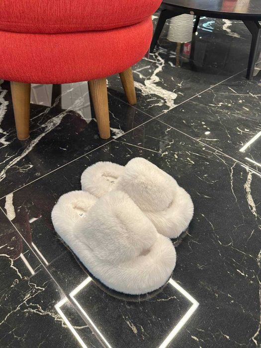 Тапочки з еко хутра, хутряні тапочки, трендові модні тапочки пухнасті