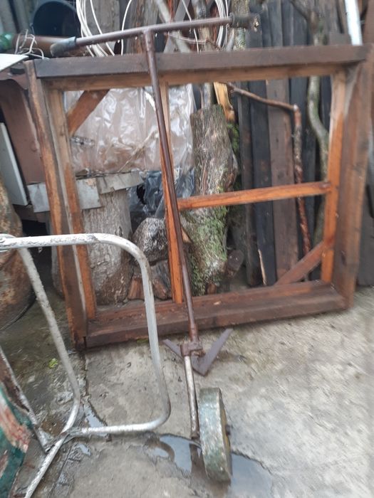 Плуг  , окучувач для картоплі.