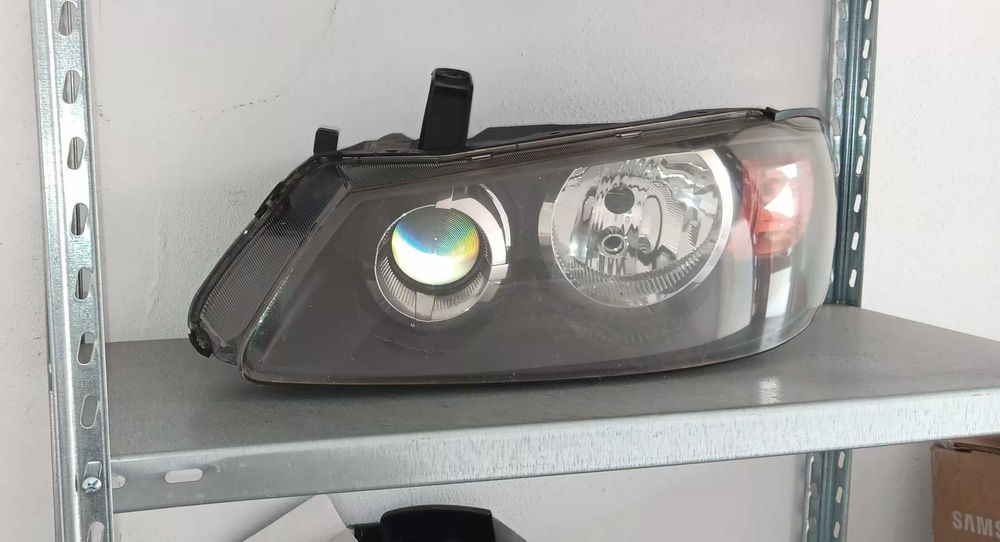 ótica de um nissan almera