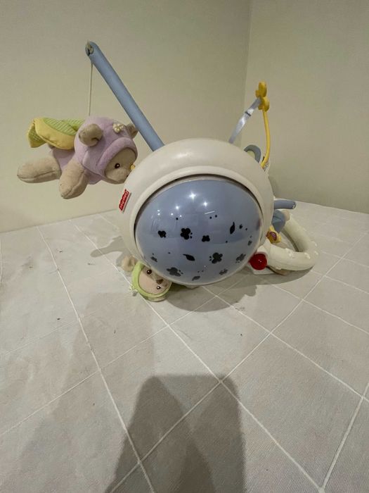 Móbile carrossel Fisher-Price com música, luz e comando