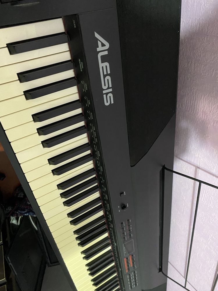 Alesis coda q 88 електропіаніно