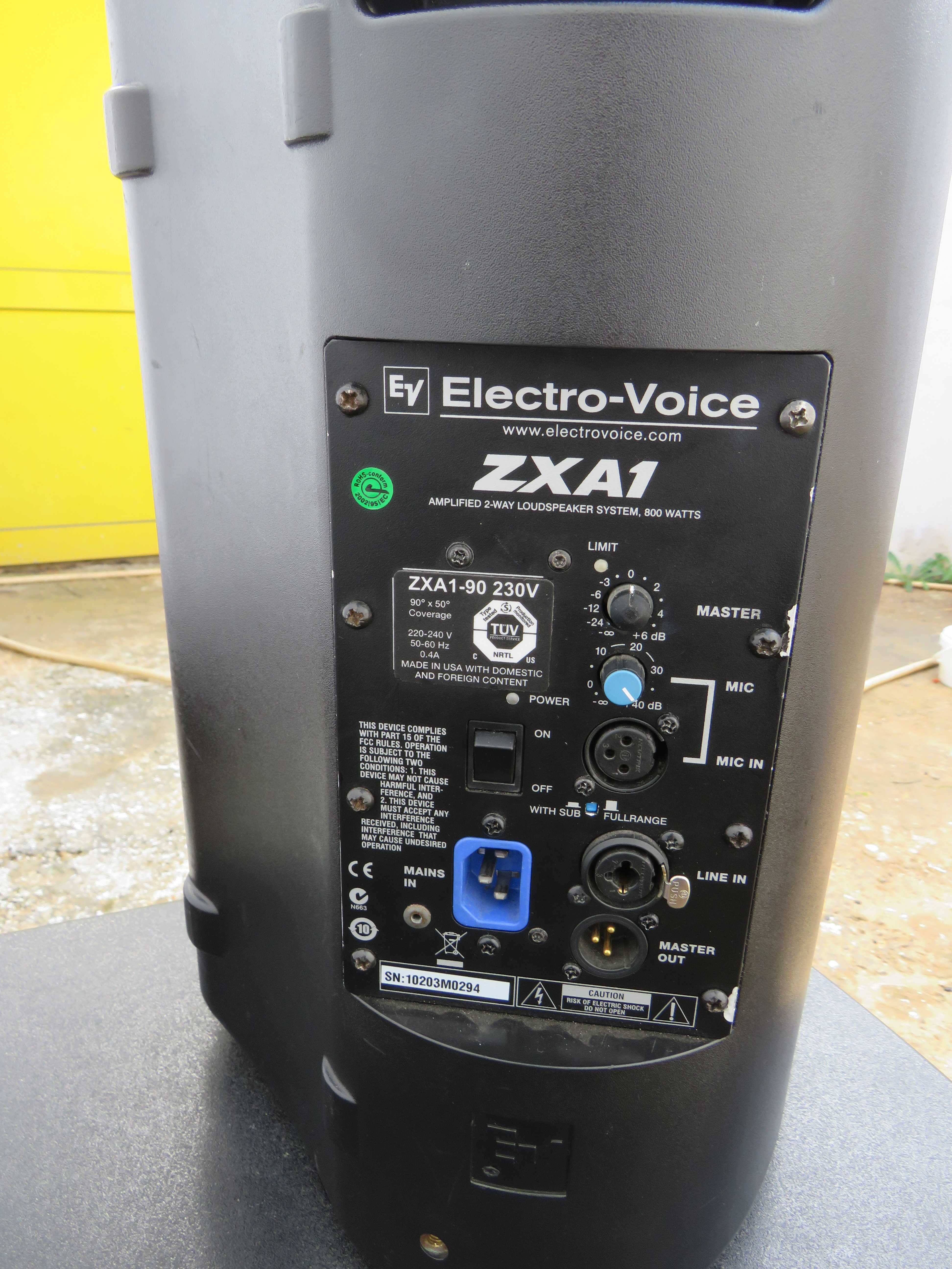 Dois TOPS ELECTRO VOICE ZXA1 800 watts amplificados