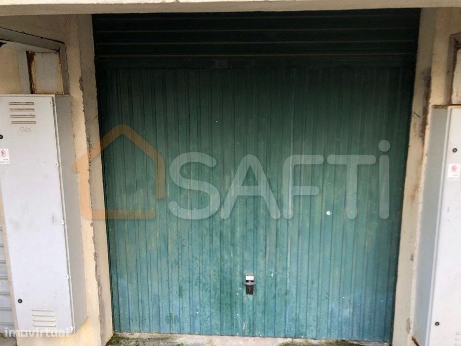 Garagem espaçosa para venda em Nossa Senhora de Fátima, Entroncamento